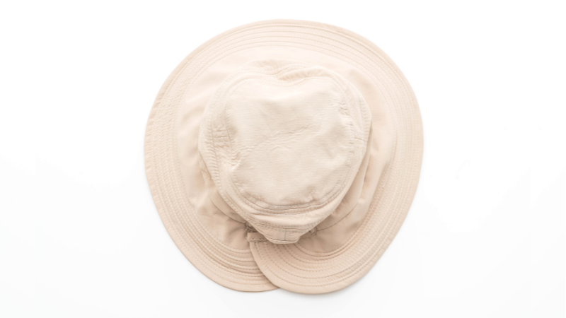 mũ vải màu trắng