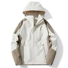 Áo Khoác Gió Là Gì? Tại Sao Áo Khoác Gió Được Ưa Chuộng?